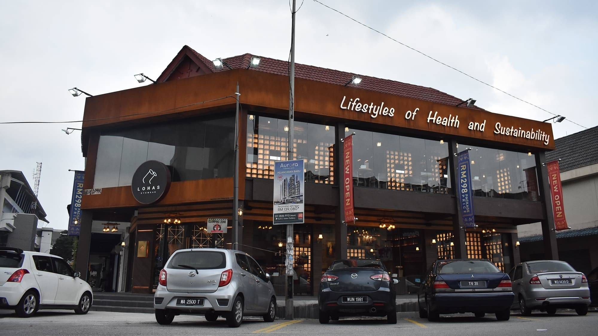 Walk-in to a magical Eyewear shop